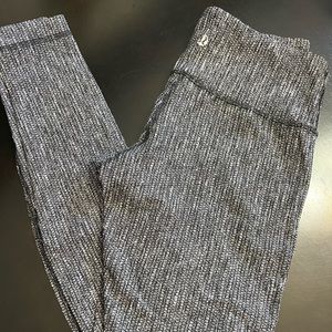 Lululemon wunder under size 6. Rare